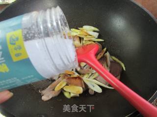 猪舌头炒野山笋的做法步骤：6