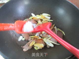 猪舌头炒野山笋的做法步骤：8