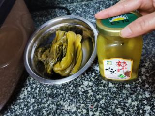 小米辣酸菜嫩兔儿的做法步骤：3