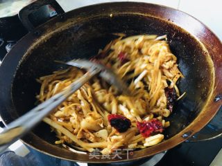 土豆丝炒酸菜的做法步骤：4