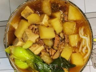 土豆豆腐卤肉打卤面的做法步骤：1