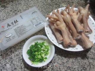 鸡爪魔芋丝煲的做法步骤：1