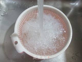 鸡爪魔芋丝煲的做法步骤：2