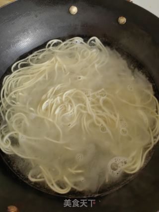 肥肠炒拉面的做法步骤：3