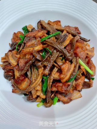 鹿茸菇炒五花肉的做法步骤：15