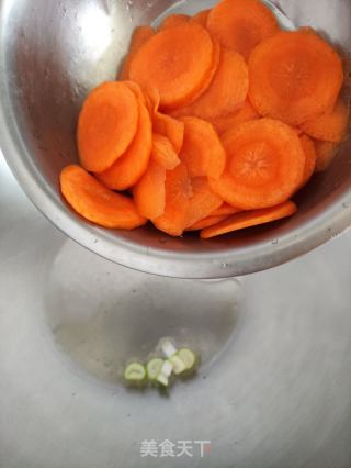胡萝卜素炒白菜的做法步骤：4