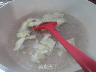 毛豆冬笋烧百叶结的做法步骤：4