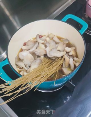 鲜蘑菇炖鸡的做法步骤：13