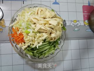 凉拌白菜豆腐皮什锦的做法步骤：7