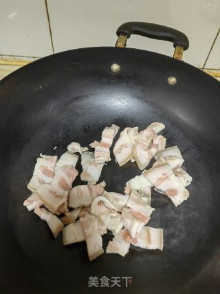五花肉炒鸡心白的做法步骤：2