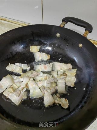 五花肉炒鸡心白的做法步骤：3