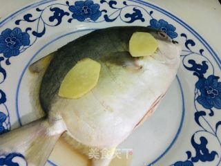 清蒸鲳鱼的做法步骤：1