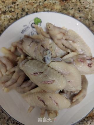 鸡翅鸡爪煲的做法步骤：1