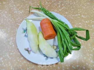 芥菜芯胡萝卜炒肉丝的做法步骤：2