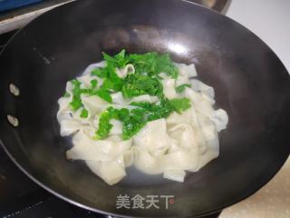 排骨萝卜面皮汤的做法步骤：10