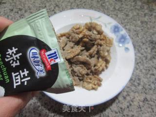 椒盐核桃仁的做法步骤：3