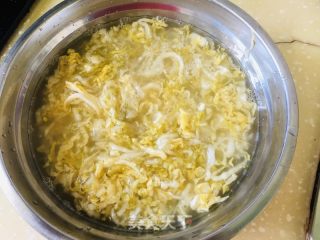 大肉炒酸菜的做法步骤：1