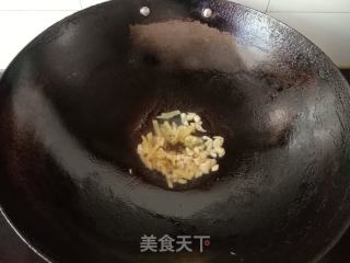 青椒炒猪皮的做法步骤：2