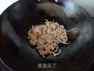 青椒炒猪皮的做法步骤：3