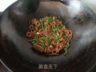青椒炒猪皮的做法步骤：7