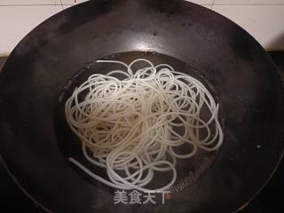 酸豆角肉末米粉的做法步骤：11