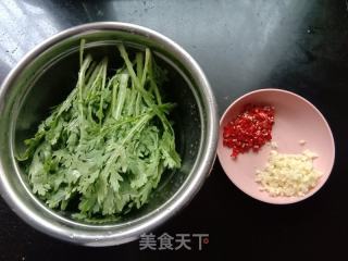 蒜蓉茼蒿的做法步骤：1