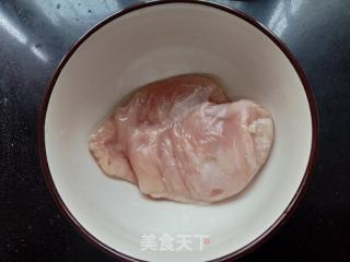 五香椒盐鸡胸的做法步骤：1