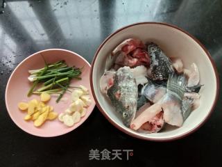 五香椒盐鱼骨的做法步骤：1