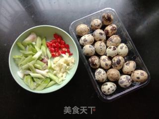 蒜苗炒鹌鹑蛋的做法步骤：1