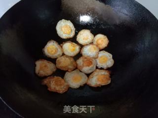 蒜苗炒鹌鹑蛋的做法步骤：2