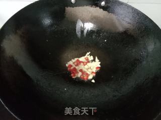 蒜苗炒鹌鹑蛋的做法步骤：3