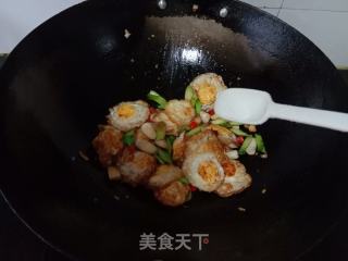 蒜苗炒鹌鹑蛋的做法步骤：7