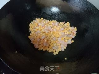 玉米虾仁粒的做法步骤：4