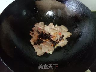 老干妈炒五花肉的做法步骤：4