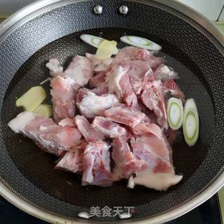红烧排骨的做法步骤：2