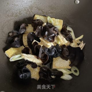 豆腐烧木耳的做法步骤：6