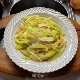 油豆腐炒青笋的做法步骤：11