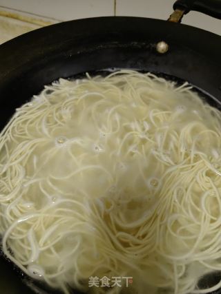 酸辣汤面的做法步骤：1