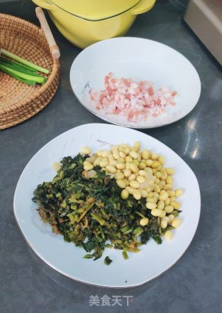 黄豆、肉末炒雪里蕻的做法步骤：1