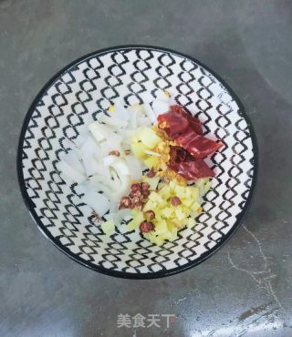 黄豆、肉末炒雪里蕻的做法步骤：2