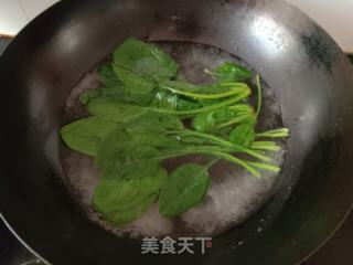 菠菜鸡蛋炒虾仁的做法步骤：4