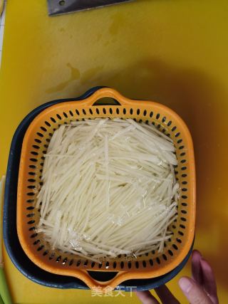 醋溜土豆丝的做法步骤：3