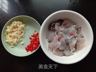 蒜蓉黑鱼片的做法步骤：1