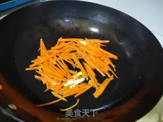 胡萝卜豆干炒苤蓝的做法步骤：3