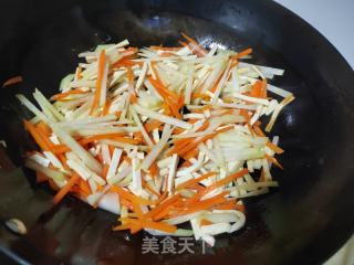 胡萝卜豆干炒苤蓝的做法步骤：4