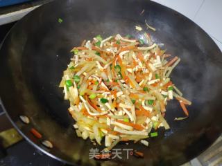 胡萝卜豆干炒苤蓝的做法步骤：5