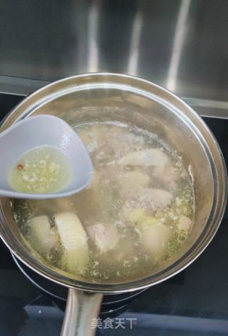 口蘑鸡汤的做法步骤：5