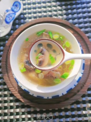 口蘑鸡汤的做法步骤：11