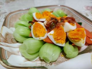 乌鸡蛋拌油菜芯的做法