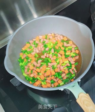 胡萝卜炒蒜薹的做法步骤：9